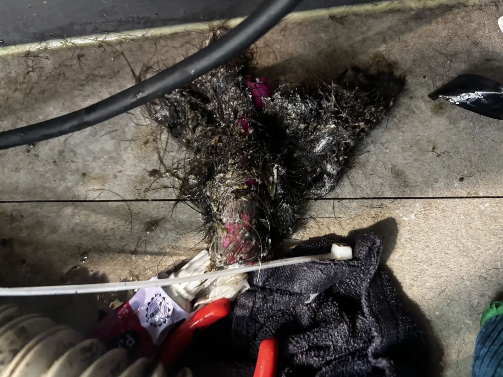 서울 중랑구 막힌 하수구 머리카락 제거 및 고압세척 작업 사례